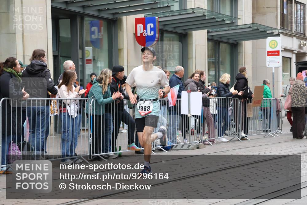 05.10.2025 - 20. swb-Marathon Bremen Strokosch-Dieckow http://msf.ph/oto/9296164 05.10.2025 12:57:31 Ziel 9, 1088, 2168, 2909, 4635, 6903, 9, 1088, 2168, 2909, 4635, 6903 meine-sportfotos.de