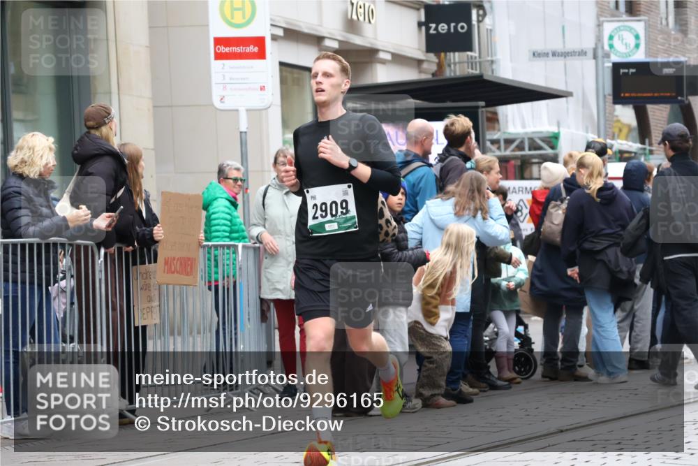 05.10.2025 - 20. swb-Marathon Bremen Strokosch-Dieckow http://msf.ph/oto/9296165 05.10.2025 12:57:32 Ziel 9, 1088, 2168, 2909, 4635, 6903, 9, 1088, 2168, 2909, 4635, 6903 meine-sportfotos.de