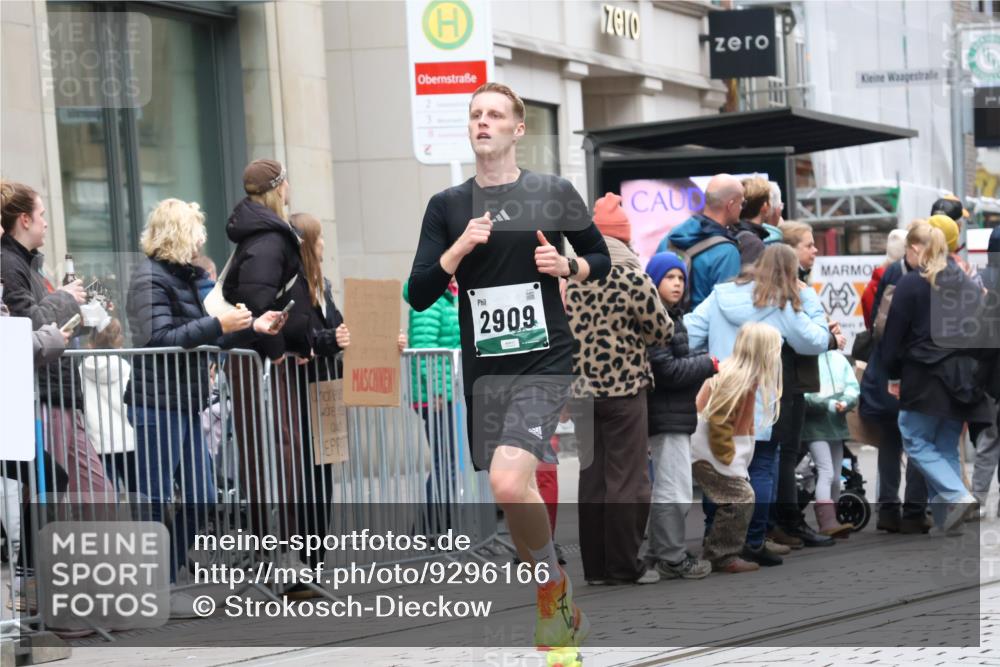 05.10.2025 - 20. swb-Marathon Bremen Strokosch-Dieckow http://msf.ph/oto/9296166 05.10.2025 12:57:32 Ziel 9, 1088, 2168, 2909, 4635, 6903, 9, 1088, 2168, 2909, 4635, 6903 meine-sportfotos.de
