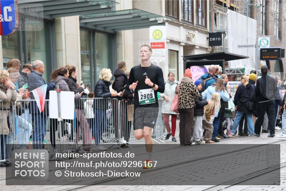 05.10.2025 - 20. swb-Marathon Bremen Strokosch-Dieckow http://msf.ph/oto/9296167 05.10.2025 12:57:32 Ziel 9, 1088, 2168, 2909, 4635, 6903, 9, 1088, 2168, 2909, 4635, 6903 meine-sportfotos.de