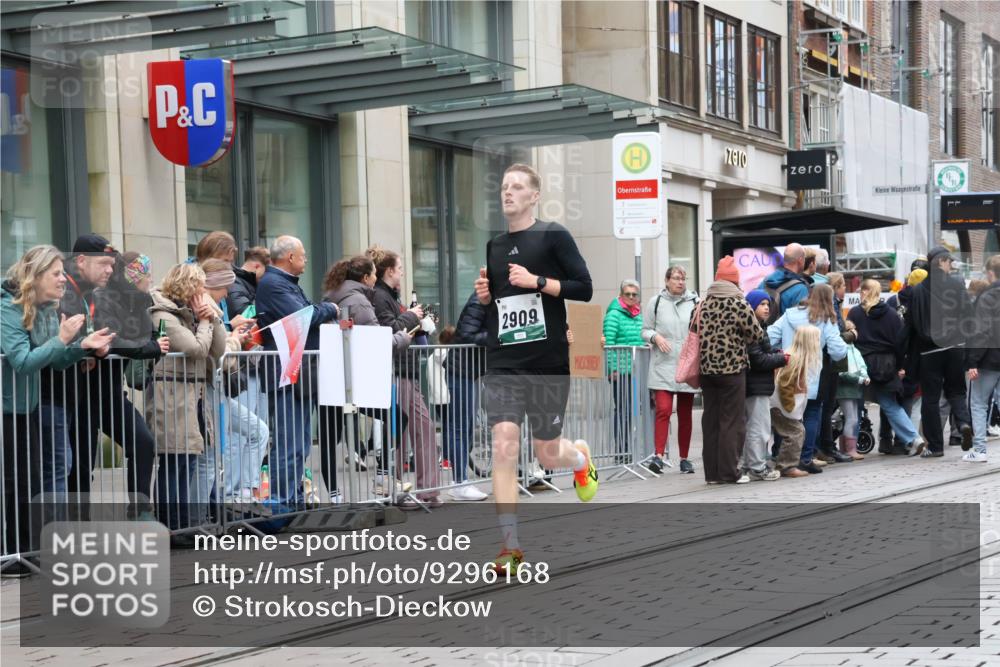 05.10.2025 - 20. swb-Marathon Bremen Strokosch-Dieckow http://msf.ph/oto/9296168 05.10.2025 12:57:33 Ziel 9, 1088, 2168, 2909, 6903, 9, 1088, 2168, 2909, 6903 meine-sportfotos.de