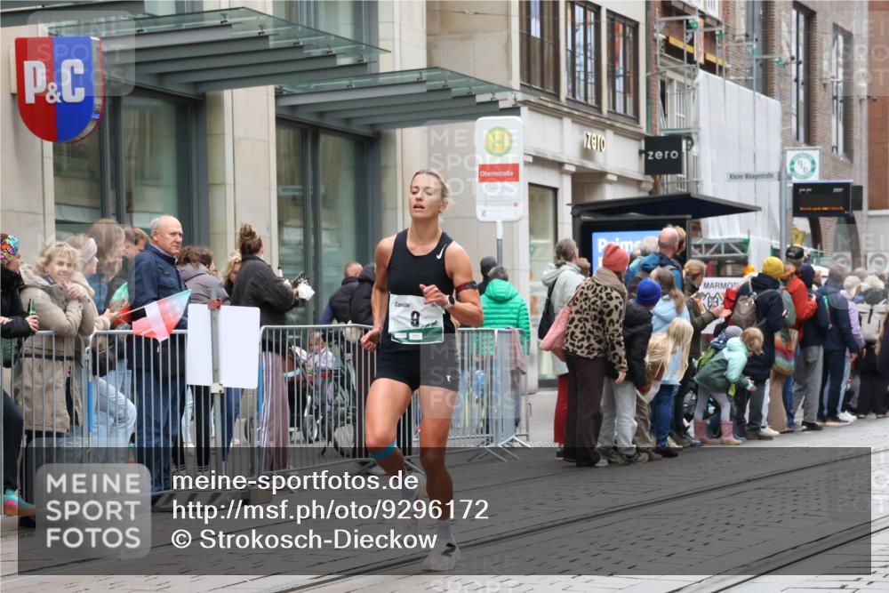 05.10.2025 - 20. swb-Marathon Bremen Strokosch-Dieckow http://msf.ph/oto/9296172 05.10.2025 12:57:39 Ziel 9, 1088, 1352, 2168, 2909, 3294, 5231, 6903, 9, 1088, 1352, 2168, 2909, 3294, 5231, 6903 meine-sportfotos.de