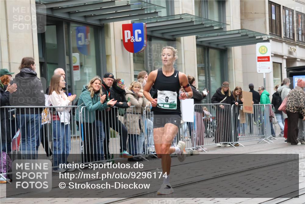 05.10.2025 - 20. swb-Marathon Bremen Strokosch-Dieckow http://msf.ph/oto/9296174 05.10.2025 12:57:39 Ziel 9, 1088, 1352, 2168, 2909, 3294, 5231, 6903, 9, 1088, 1352, 2168, 2909, 3294, 5231, 6903 meine-sportfotos.de