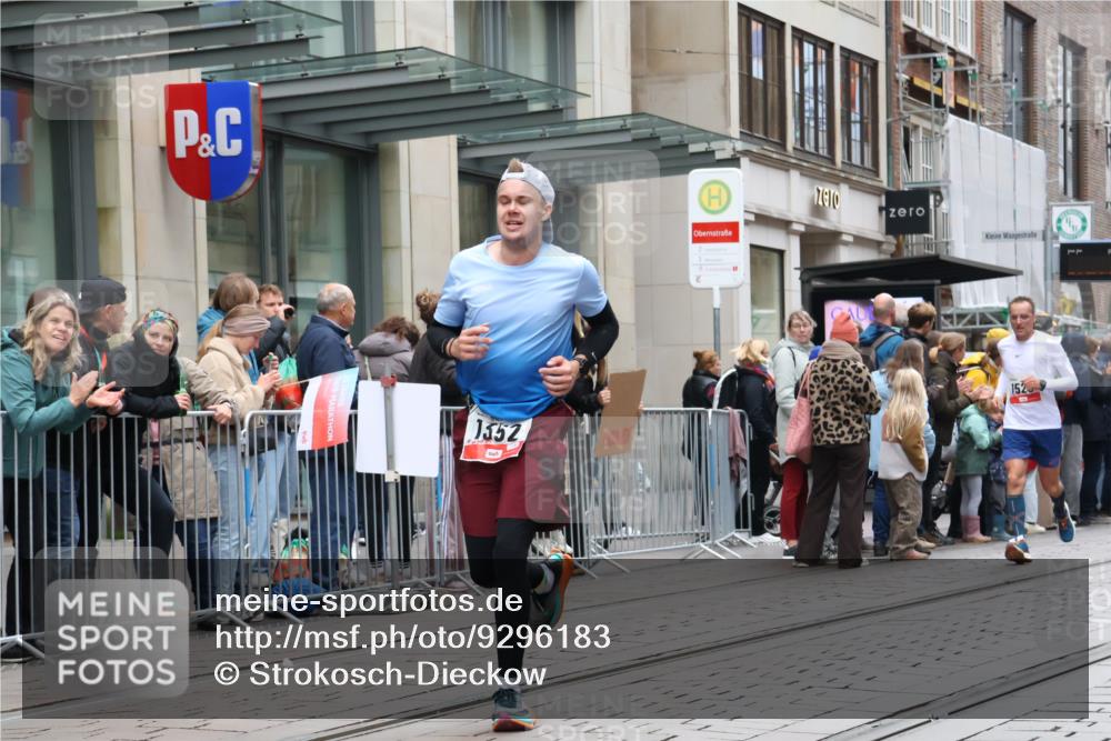 05.10.2025 - 20. swb-Marathon Bremen Strokosch-Dieckow http://msf.ph/oto/9296183 05.10.2025 12:57:54 Ziel 383, 1329, 1352, 1520, 3294, 5231, 5741, 7472, 383, 1329, 1352, 1520, 3294, 5231, 5741, 7472 meine-sportfotos.de