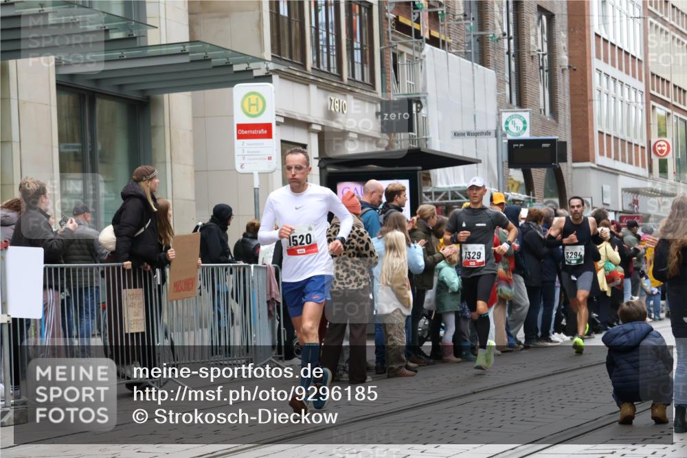05.10.2025 - 20. swb-Marathon Bremen Strokosch-Dieckow http://msf.ph/oto/9296185 05.10.2025 12:57:55 Ziel 383, 1329, 1352, 1520, 3294, 5231, 5741, 7269, 7472, 383, 1329, 1352, 1520, 3294, 5231, 5741, 7269, 7472 meine-sportfotos.de