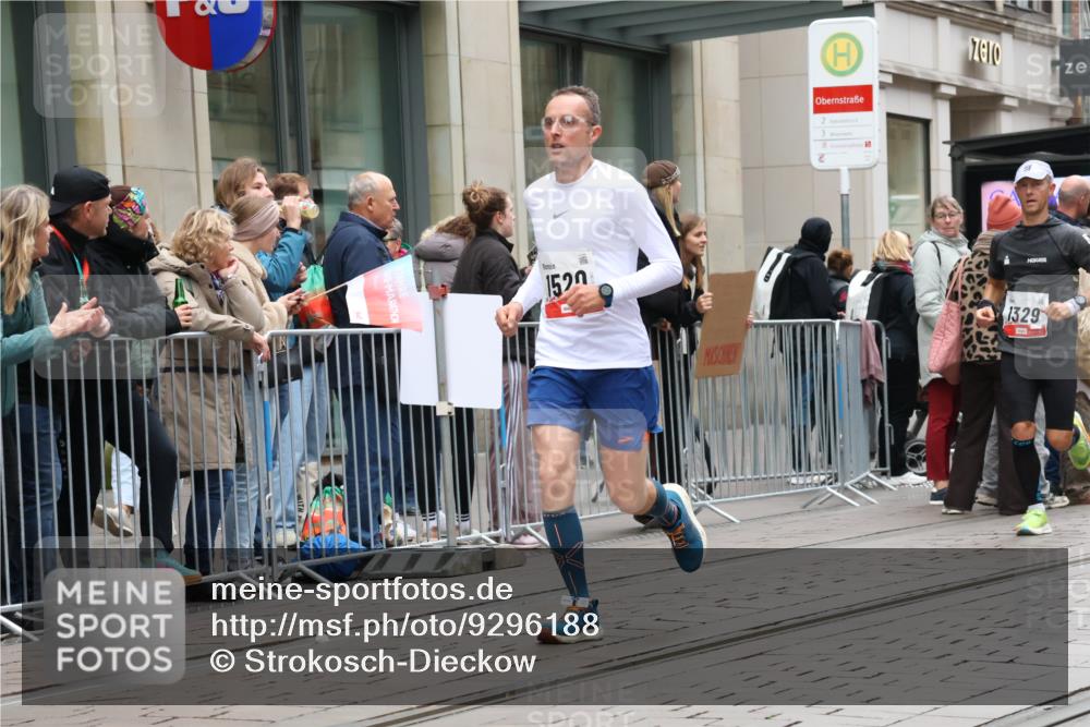 05.10.2025 - 20. swb-Marathon Bremen Strokosch-Dieckow http://msf.ph/oto/9296188 05.10.2025 12:57:57 Ziel 383, 1329, 1352, 1392, 1520, 3294, 5231, 5741, 7269, 7472, 7816, 383, 1329, 1352, 1392, 1520, 3294, 5231, 5741, 7269, 7472, 7816 meine-sportfotos.de