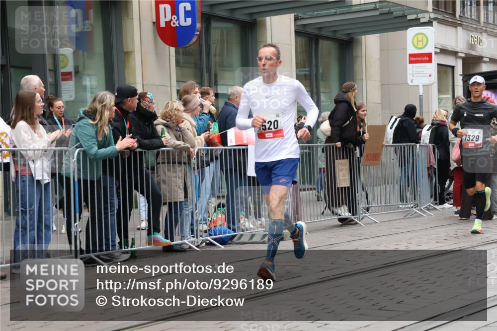 05.10.2025 - 20. swb-Marathon Bremen Strokosch-Dieckow http://msf.ph/oto/9296189 05.10.2025 12:57:57 Ziel 383, 1329, 1352, 1392, 1520, 3294, 5231, 5741, 7269, 7472, 7816, 383, 1329, 1352, 1392, 1520, 3294, 5231, 5741, 7269, 7472, 7816 meine-sportfotos.de