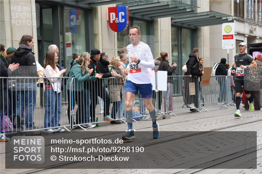 05.10.2025 - 20. swb-Marathon Bremen Strokosch-Dieckow http://msf.ph/oto/9296190 05.10.2025 12:57:57 Ziel 383, 1329, 1352, 1392, 1520, 3294, 5231, 5741, 7269, 7472, 7816, 383, 1329, 1352, 1392, 1520, 3294, 5231, 5741, 7269, 7472, 7816 meine-sportfotos.de