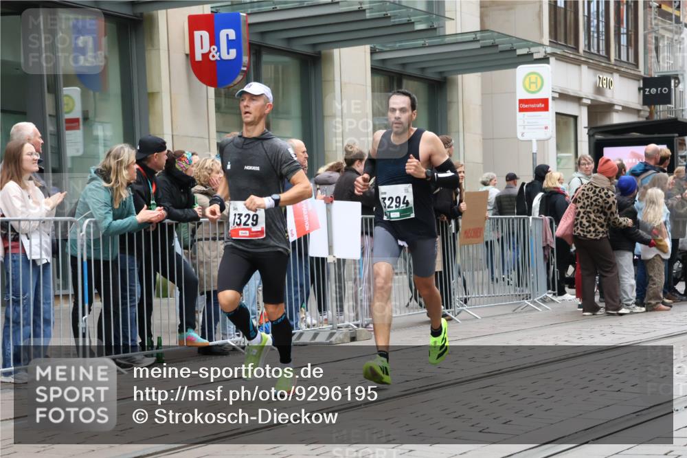 05.10.2025 - 20. swb-Marathon Bremen Strokosch-Dieckow http://msf.ph/oto/9296195 05.10.2025 12:57:59 Ziel 383, 1329, 1352, 1392, 1520, 3294, 5231, 5741, 7269, 7405, 7472, 7816, 383, 1329, 1352, 1392, 1520, 3294, 5231, 5741, 7269, 7405, 7472, 7816 meine-sportfotos.de
