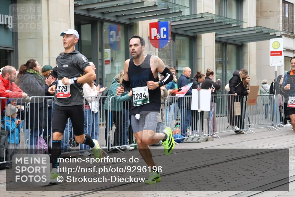 05.10.2025 - 20. swb-Marathon Bremen Strokosch-Dieckow http://msf.ph/oto/9296198 05.10.2025 12:58:00 Ziel 383, 1329, 1352, 1392, 1520, 3294, 5231, 5741, 7269, 7405, 7472, 7816, 383, 1329, 1352, 1392, 1520, 3294, 5231, 5741, 7269, 7405, 7472, 7816 meine-sportfotos.de