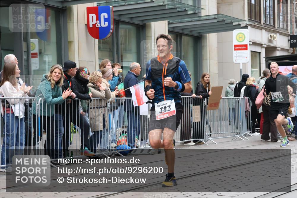 05.10.2025 - 20. swb-Marathon Bremen Strokosch-Dieckow http://msf.ph/oto/9296200 05.10.2025 12:58:01 Ziel 383, 1329, 1352, 1392, 1520, 3294, 5741, 7269, 7405, 7472, 7816, 383, 1329, 1352, 1392, 1520, 3294, 5741, 7269, 7405, 7472, 7816 meine-sportfotos.de