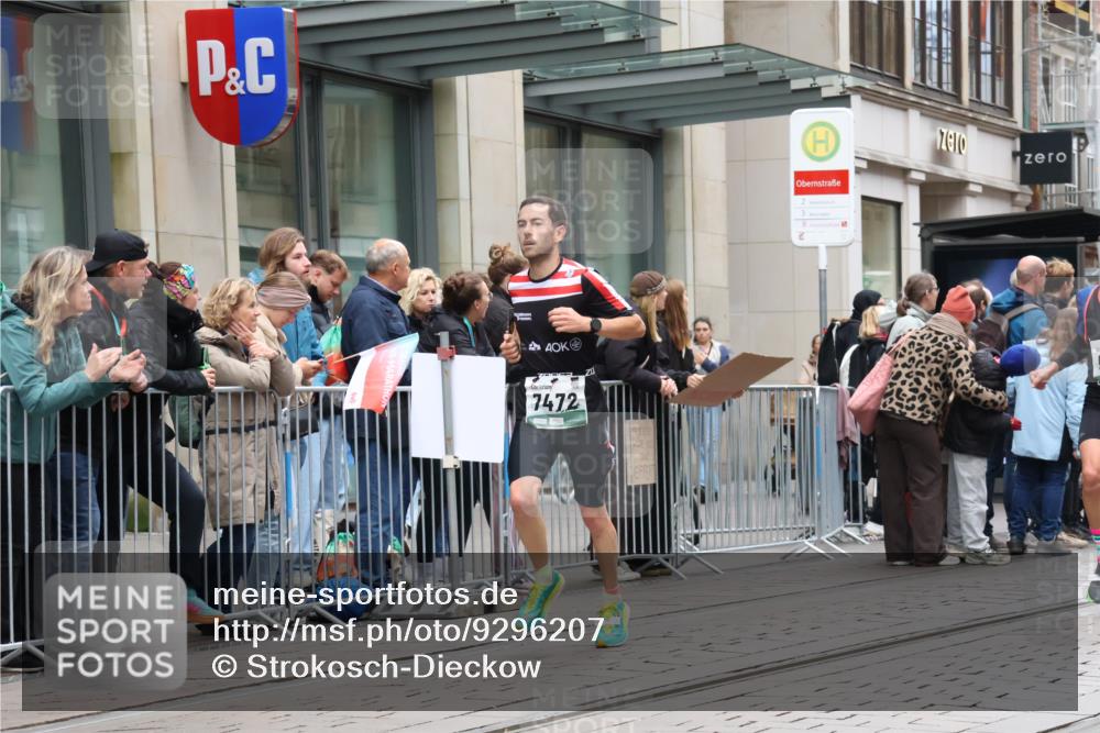 05.10.2025 - 20. swb-Marathon Bremen Strokosch-Dieckow http://msf.ph/oto/9296207 05.10.2025 12:58:10 Ziel 1058, 1258, 1329, 1392, 3705, 4867, 5741, 7269, 7405, 7472, 7816, 1058, 1258, 1329, 1392, 3705, 4867, 5741, 7269, 7405, 7472, 7816 meine-sportfotos.de