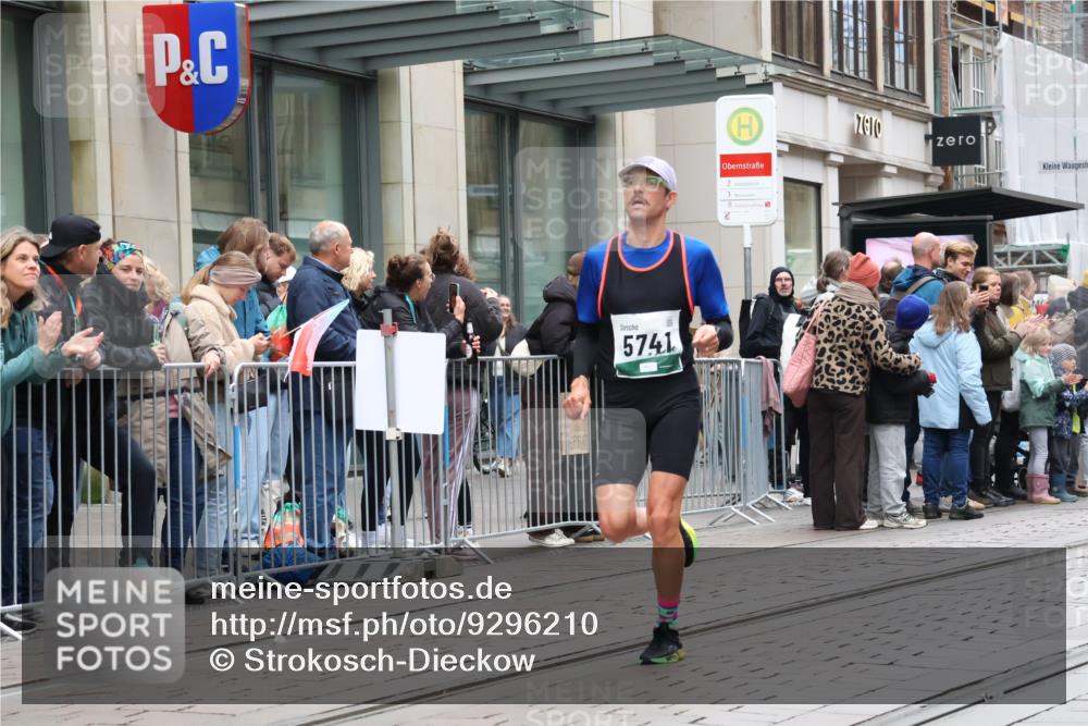 05.10.2025 - 20. swb-Marathon Bremen Strokosch-Dieckow http://msf.ph/oto/9296210 05.10.2025 12:58:11 Ziel 1058, 1258, 1392, 3705, 4867, 5741, 7269, 7405, 7472, 7816, 1058, 1258, 1392, 3705, 4867, 5741, 7269, 7405, 7472, 7816 meine-sportfotos.de