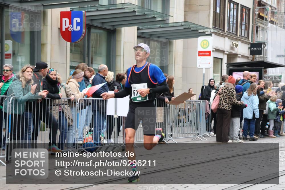 05.10.2025 - 20. swb-Marathon Bremen Strokosch-Dieckow http://msf.ph/oto/9296211 05.10.2025 12:58:12 Ziel 1058, 1258, 1392, 3705, 4867, 5741, 5815, 7269, 7405, 7472, 7816, 8520, 1058, 1258, 1392, 3705, 4867, 5741, 5815, 7269, 7405, 7472, 7816, 8520 meine-sportfotos.de