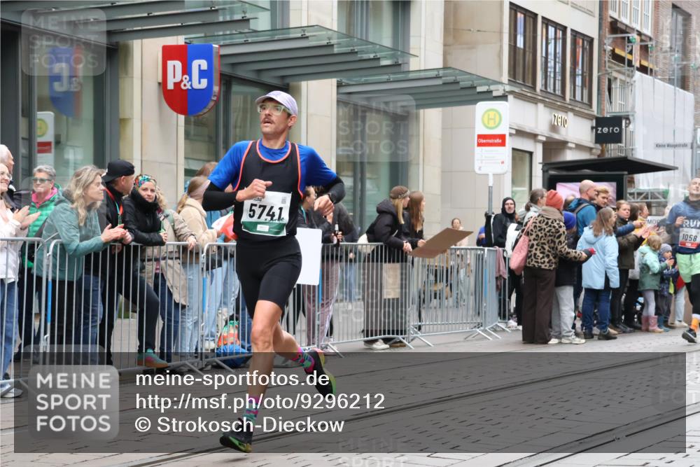 05.10.2025 - 20. swb-Marathon Bremen Strokosch-Dieckow http://msf.ph/oto/9296212 05.10.2025 12:58:12 Ziel 1058, 1258, 1392, 3705, 4867, 5741, 5815, 7269, 7405, 7472, 7816, 8520, 1058, 1258, 1392, 3705, 4867, 5741, 5815, 7269, 7405, 7472, 7816, 8520 meine-sportfotos.de