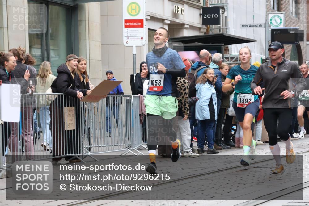 05.10.2025 - 20. swb-Marathon Bremen Strokosch-Dieckow http://msf.ph/oto/9296215 05.10.2025 12:58:14 Ziel 1058, 1258, 1392, 3705, 4867, 5741, 5815, 7269, 7405, 7472, 7764, 7816, 8520, 1058, 1258, 1392, 3705, 4867, 5741, 5815, 7269, 7405, 7472, 7764, 7816, 8520 meine-sportfotos.de