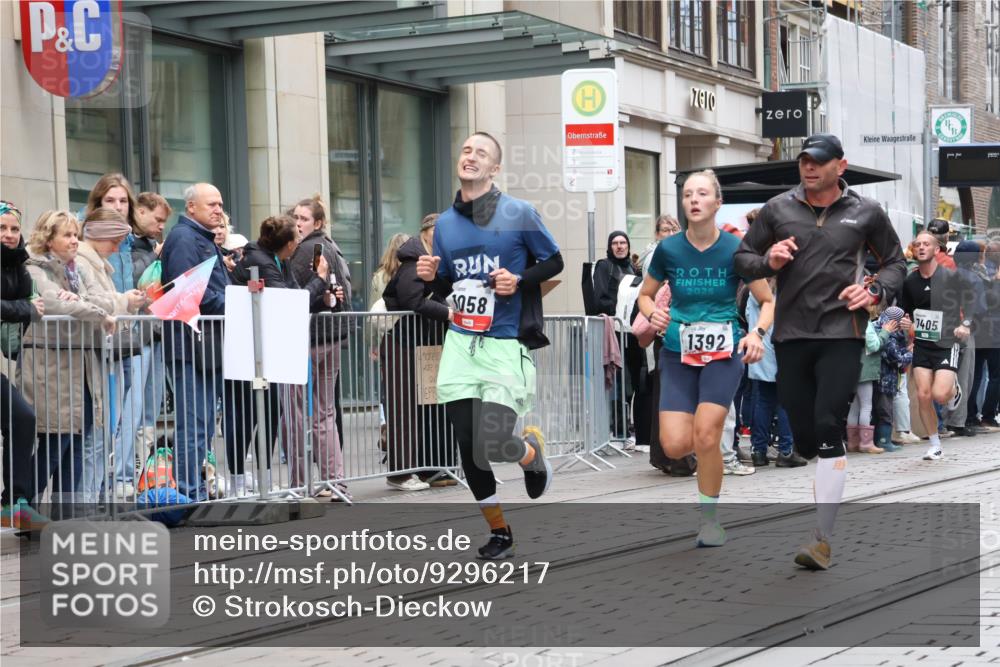 05.10.2025 - 20. swb-Marathon Bremen Strokosch-Dieckow http://msf.ph/oto/9296217 05.10.2025 12:58:15 Ziel 1058, 1258, 1392, 3705, 4867, 5741, 5815, 7269, 7405, 7472, 7764, 7816, 8520, 8593, 1058, 1258, 1392, 3705, 4867, 5741, 5815, 7269, 7405, 7472, 7764, 7816, 8520, 8593 meine-sportfotos.de