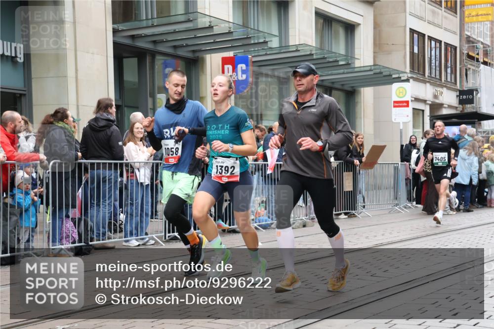 05.10.2025 - 20. swb-Marathon Bremen Strokosch-Dieckow http://msf.ph/oto/9296222 05.10.2025 12:58:16 Ziel 1058, 1258, 1392, 3705, 4867, 5741, 5815, 7269, 7405, 7472, 7764, 7816, 8275, 8520, 8593, 1058, 1258, 1392, 3705, 4867, 5741, 5815, 7269, 7405, 7472, 7764, 7816, 8275, 8520, 8593 meine-sportfotos.de