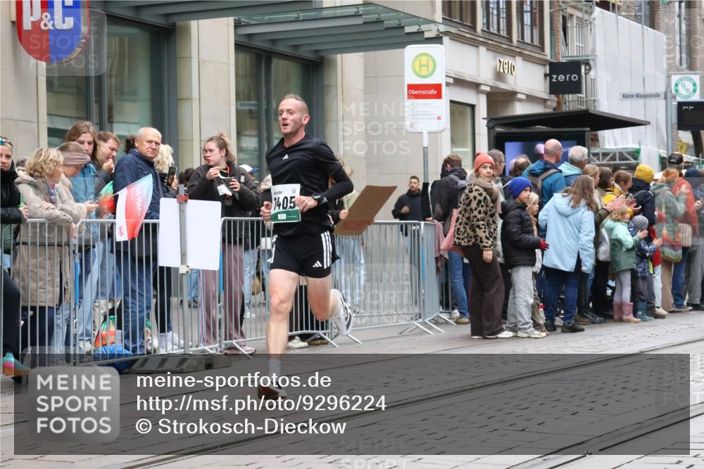 05.10.2025 - 20. swb-Marathon Bremen Strokosch-Dieckow http://msf.ph/oto/9296224 05.10.2025 12:58:17 Ziel 1058, 1258, 1392, 3705, 4867, 5815, 7269, 7405, 7764, 7816, 8275, 8520, 8593, 1058, 1258, 1392, 3705, 4867, 5815, 7269, 7405, 7764, 7816, 8275, 8520, 8593 meine-sportfotos.de