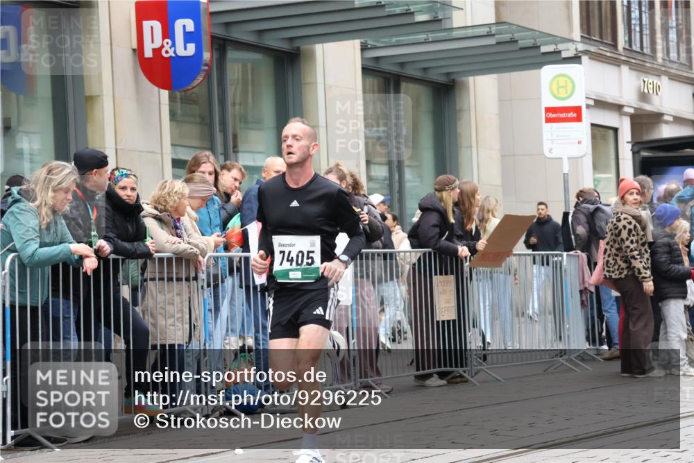 05.10.2025 - 20. swb-Marathon Bremen Strokosch-Dieckow http://msf.ph/oto/9296225 05.10.2025 12:58:17 Ziel 1058, 1258, 1392, 3705, 4867, 5815, 7269, 7405, 7764, 7816, 8275, 8520, 8593, 1058, 1258, 1392, 3705, 4867, 5815, 7269, 7405, 7764, 7816, 8275, 8520, 8593 meine-sportfotos.de