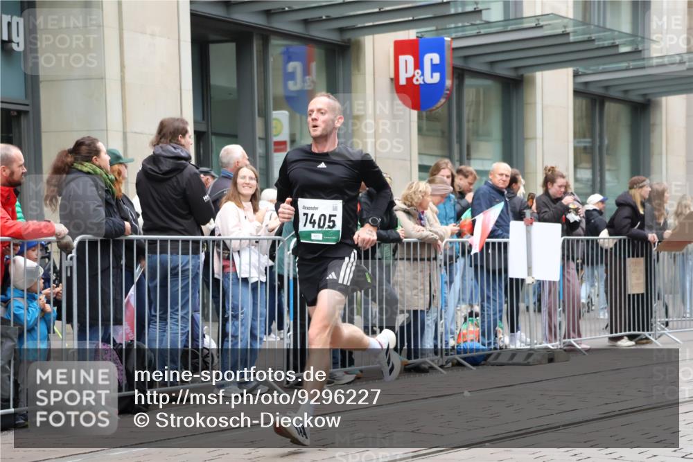 05.10.2025 - 20. swb-Marathon Bremen Strokosch-Dieckow http://msf.ph/oto/9296227 05.10.2025 12:58:18 Ziel 1058, 1258, 1392, 3705, 4867, 5815, 7269, 7405, 7668, 7764, 7816, 8275, 8520, 8593, 1058, 1258, 1392, 3705, 4867, 5815, 7269, 7405, 7668, 7764, 7816, 8275, 8520, 8593 meine-sportfotos.de