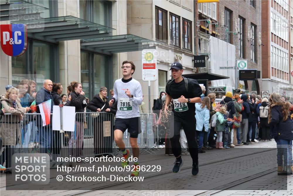 05.10.2025 - 20. swb-Marathon Bremen Strokosch-Dieckow http://msf.ph/oto/9296229 05.10.2025 12:58:19 Ziel 1058, 1258, 1392, 3705, 4867, 5815, 7269, 7405, 7668, 7764, 7816, 8275, 8520, 8593, 1058, 1258, 1392, 3705, 4867, 5815, 7269, 7405, 7668, 7764, 7816, 8275, 8520, 8593 meine-sportfotos.de