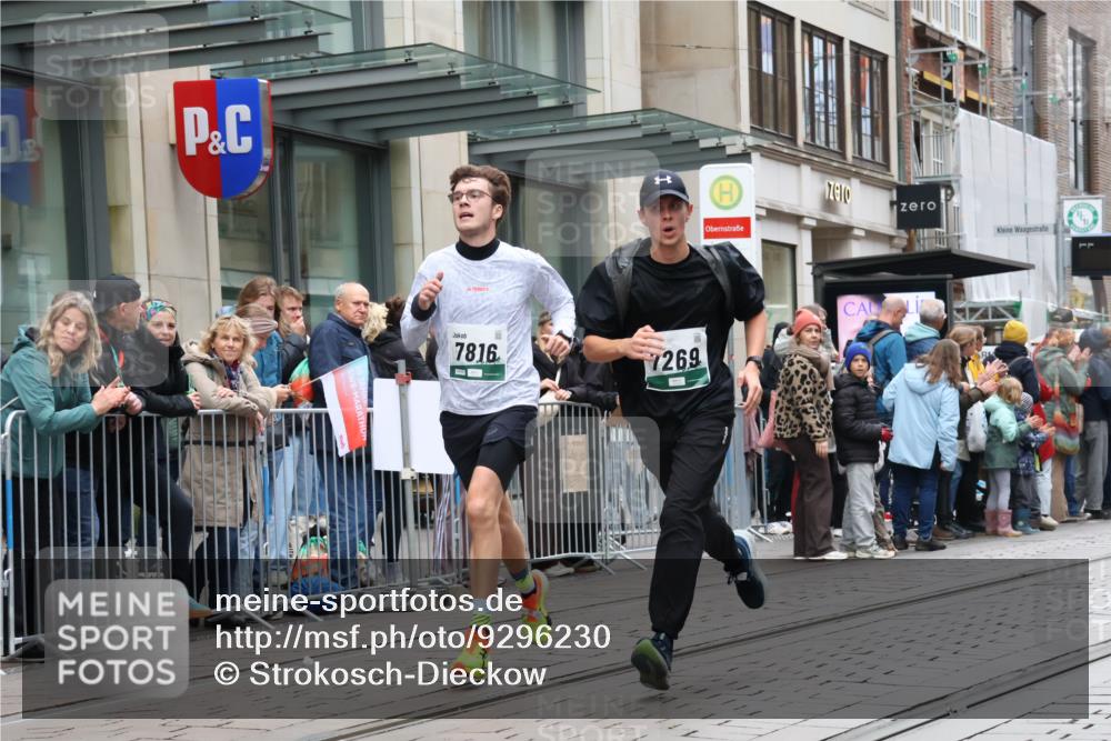 05.10.2025 - 20. swb-Marathon Bremen Strokosch-Dieckow http://msf.ph/oto/9296230 05.10.2025 12:58:20 Ziel 1058, 1258, 1392, 3705, 4867, 5815, 7269, 7405, 7668, 7764, 7816, 8275, 8520, 8593, 1058, 1258, 1392, 3705, 4867, 5815, 7269, 7405, 7668, 7764, 7816, 8275, 8520, 8593 meine-sportfotos.de