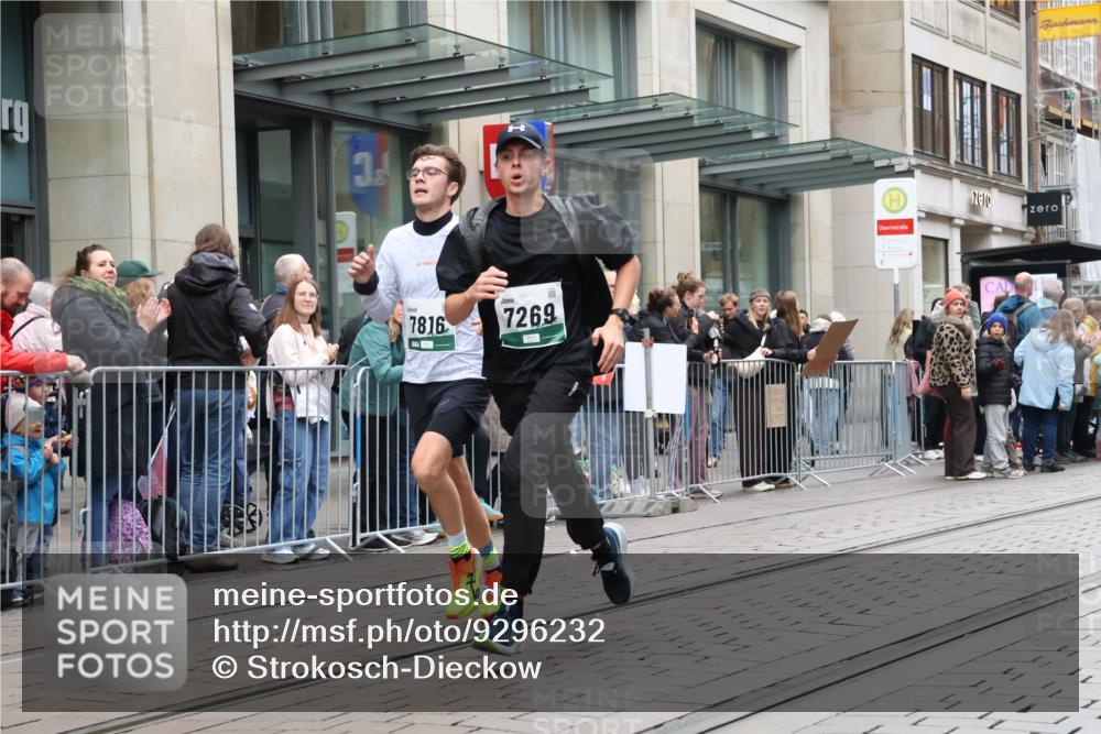 05.10.2025 - 20. swb-Marathon Bremen Strokosch-Dieckow http://msf.ph/oto/9296232 05.10.2025 12:58:20 Ziel 1058, 1258, 1392, 3705, 4867, 5815, 7269, 7405, 7668, 7764, 7816, 8275, 8520, 8593, 1058, 1258, 1392, 3705, 4867, 5815, 7269, 7405, 7668, 7764, 7816, 8275, 8520, 8593 meine-sportfotos.de
