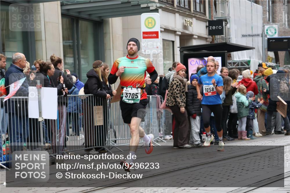 05.10.2025 - 20. swb-Marathon Bremen Strokosch-Dieckow http://msf.ph/oto/9296233 05.10.2025 12:58:23 Ziel 1058, 1258, 3580, 3705, 4867, 5495, 5815, 7405, 7668, 7764, 8275, 8520, 8593, 1058, 1258, 3580, 3705, 4867, 5495, 5815, 7405, 7668, 7764, 8275, 8520, 8593 meine-sportfotos.de