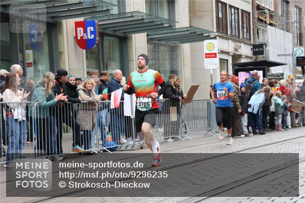 05.10.2025 - 20. swb-Marathon Bremen Strokosch-Dieckow http://msf.ph/oto/9296235 05.10.2025 12:58:24 Ziel 1058, 1258, 3580, 3705, 4867, 5470, 5495, 5815, 7668, 7764, 8275, 8520, 8593, 1058, 1258, 3580, 3705, 4867, 5470, 5495, 5815, 7668, 7764, 8275, 8520, 8593 meine-sportfotos.de