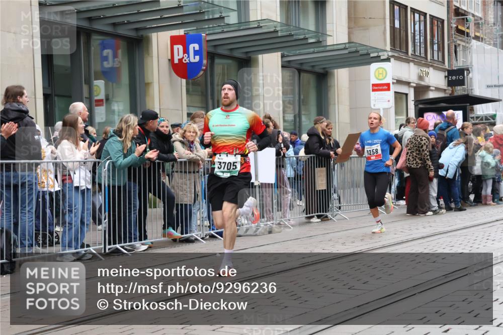 05.10.2025 - 20. swb-Marathon Bremen Strokosch-Dieckow http://msf.ph/oto/9296236 05.10.2025 12:58:24 Ziel 1058, 1258, 3580, 3705, 4867, 5470, 5495, 5815, 7668, 7764, 8275, 8520, 8593, 1058, 1258, 3580, 3705, 4867, 5470, 5495, 5815, 7668, 7764, 8275, 8520, 8593 meine-sportfotos.de
