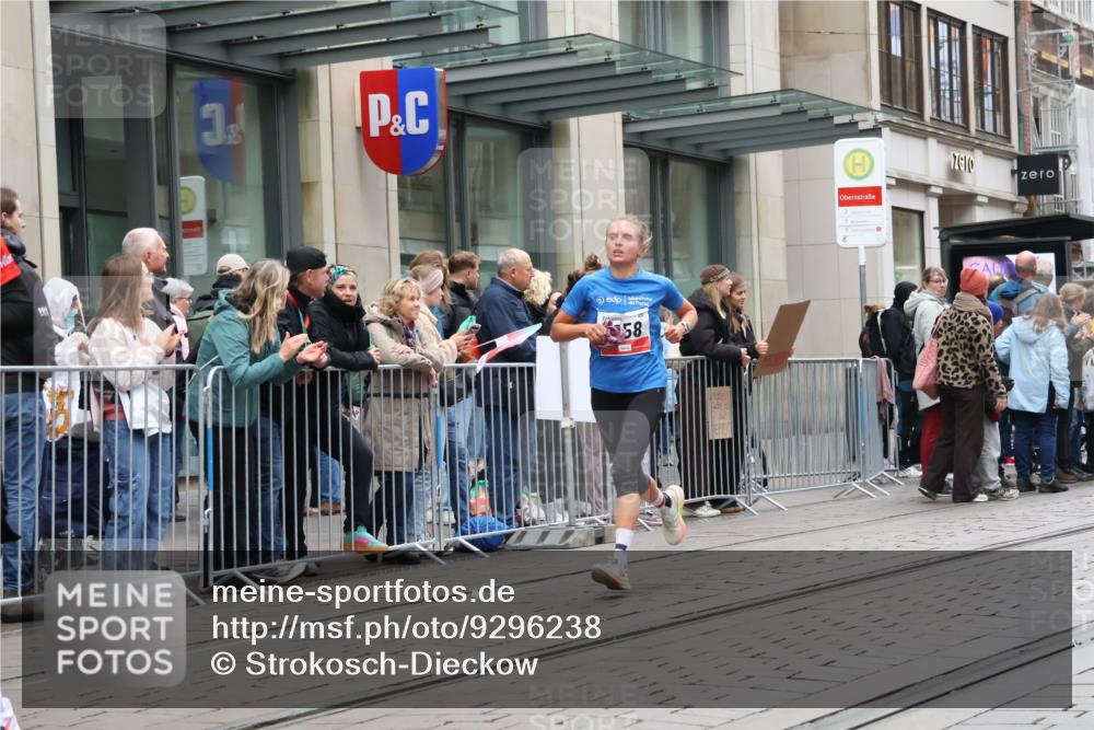 05.10.2025 - 20. swb-Marathon Bremen Strokosch-Dieckow http://msf.ph/oto/9296238 05.10.2025 12:58:25 Ziel 1058, 1258, 3580, 3705, 4867, 5470, 5495, 5815, 7668, 7764, 8275, 8520, 8593, 1058, 1258, 3580, 3705, 4867, 5470, 5495, 5815, 7668, 7764, 8275, 8520, 8593 meine-sportfotos.de