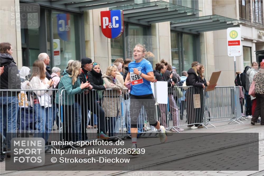 05.10.2025 - 20. swb-Marathon Bremen Strokosch-Dieckow http://msf.ph/oto/9296239 05.10.2025 12:58:25 Ziel 1058, 1258, 3580, 3705, 4867, 5470, 5495, 5815, 7668, 7764, 8275, 8520, 8593, 1058, 1258, 3580, 3705, 4867, 5470, 5495, 5815, 7668, 7764, 8275, 8520, 8593 meine-sportfotos.de