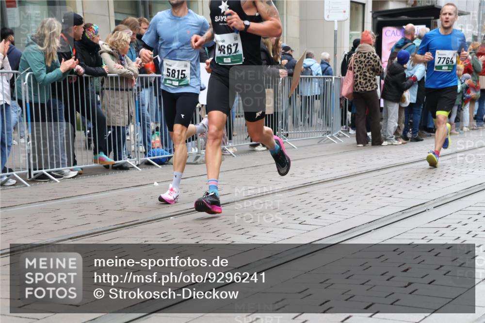 05.10.2025 - 20. swb-Marathon Bremen Strokosch-Dieckow http://msf.ph/oto/9296241 05.10.2025 12:58:33 Ziel 3435, 3580, 4664, 4867, 5470, 5495, 5815, 7668, 7764, 8053, 8275, 8520, 8593, 3435, 3580, 4664, 4867, 5470, 5495, 5815, 7668, 7764, 8053, 8275, 8520, 8593 meine-sportfotos.de