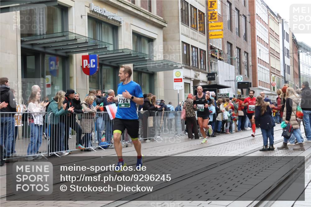 05.10.2025 - 20. swb-Marathon Bremen Strokosch-Dieckow http://msf.ph/oto/9296245 05.10.2025 12:58:34 Ziel 3435, 3580, 4664, 4867, 5470, 5495, 5815, 7668, 7764, 8053, 8275, 8520, 8593, 3435, 3580, 4664, 4867, 5470, 5495, 5815, 7668, 7764, 8053, 8275, 8520, 8593 meine-sportfotos.de