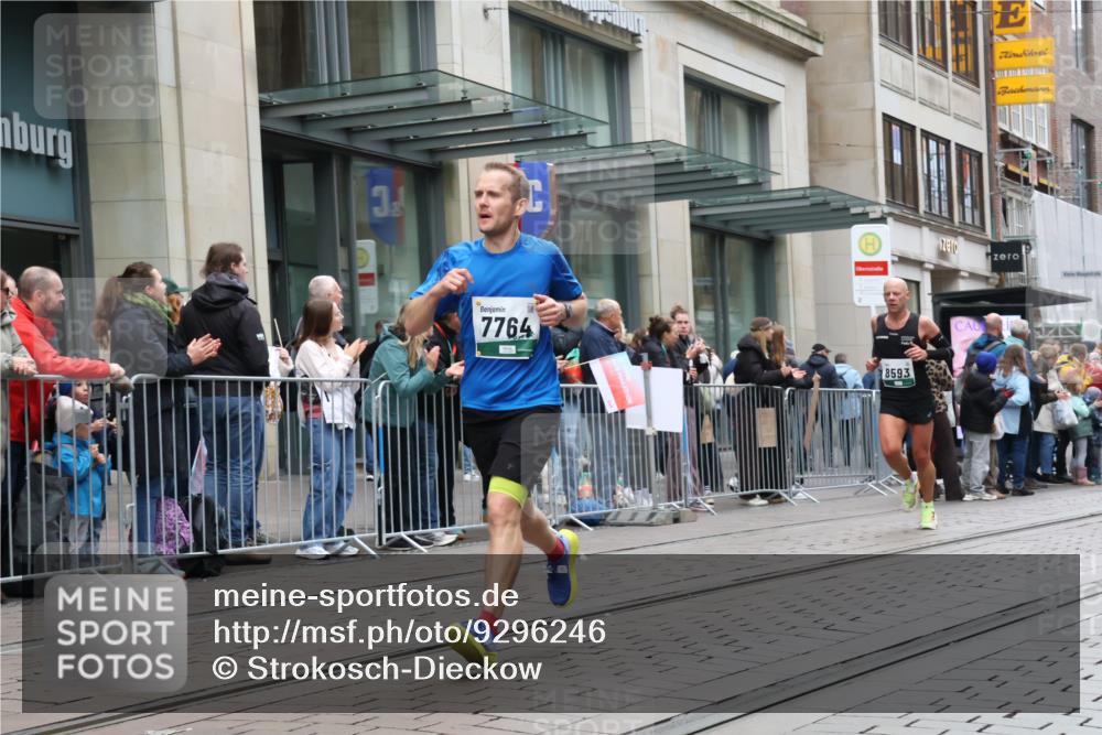 05.10.2025 - 20. swb-Marathon Bremen Strokosch-Dieckow http://msf.ph/oto/9296246 05.10.2025 12:58:34 Ziel 3435, 3580, 4664, 4867, 5470, 5495, 5815, 7668, 7764, 8053, 8275, 8520, 8593, 3435, 3580, 4664, 4867, 5470, 5495, 5815, 7668, 7764, 8053, 8275, 8520, 8593 meine-sportfotos.de