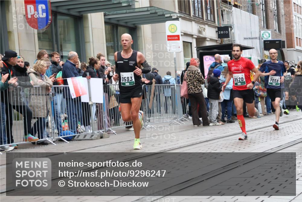 05.10.2025 - 20. swb-Marathon Bremen Strokosch-Dieckow http://msf.ph/oto/9296247 05.10.2025 12:58:35 Ziel 3435, 3580, 4664, 4867, 5470, 5495, 5815, 7668, 7764, 8053, 8275, 8520, 8593, 3435, 3580, 4664, 4867, 5470, 5495, 5815, 7668, 7764, 8053, 8275, 8520, 8593 meine-sportfotos.de