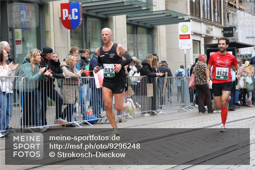 05.10.2025 - 20. swb-Marathon Bremen Strokosch-Dieckow http://msf.ph/oto/9296248 05.10.2025 12:58:35 Ziel 3435, 3580, 4664, 4867, 5470, 5495, 5815, 7668, 7764, 8053, 8275, 8520, 8593, 3435, 3580, 4664, 4867, 5470, 5495, 5815, 7668, 7764, 8053, 8275, 8520, 8593 meine-sportfotos.de