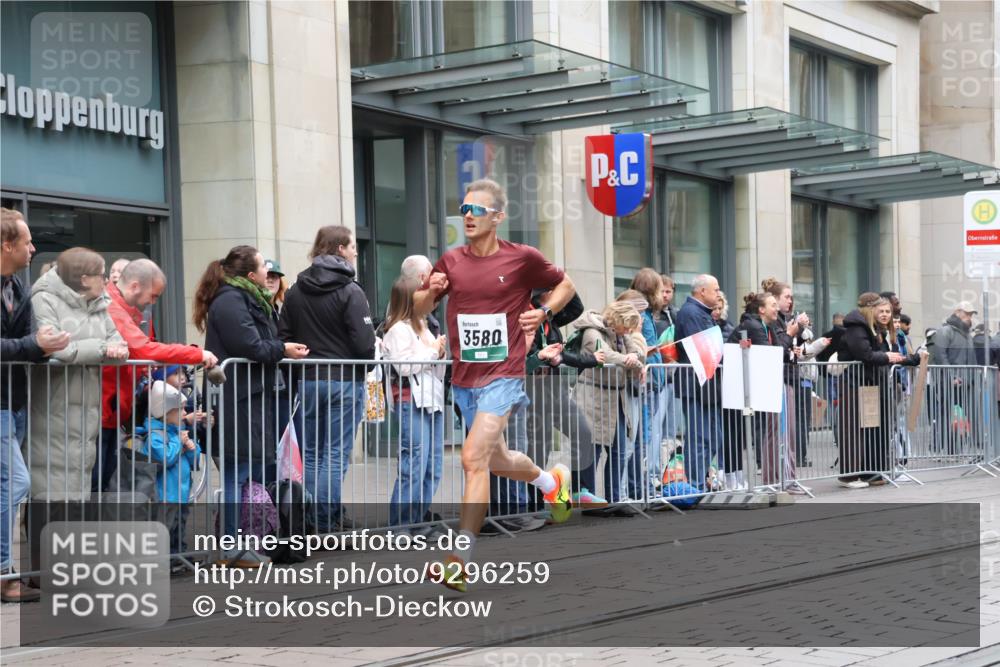 05.10.2025 - 20. swb-Marathon Bremen Strokosch-Dieckow http://msf.ph/oto/9296259 05.10.2025 12:58:42 Ziel 2130, 2385, 3435, 3580, 4158, 4664, 5470, 5495, 7668, 8053, 2130, 2385, 3435, 3580, 4158, 4664, 5470, 5495, 7668, 8053 meine-sportfotos.de
