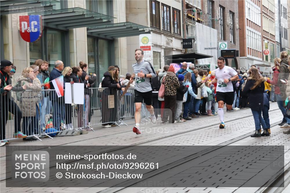 05.10.2025 - 20. swb-Marathon Bremen Strokosch-Dieckow http://msf.ph/oto/9296261 05.10.2025 12:58:45 Ziel 2130, 2385, 3219, 3391, 3435, 3580, 4158, 4664, 5470, 5495, 5908, 6224, 6423, 8053, 2130, 2385, 3219, 3391, 3435, 3580, 4158, 4664, 5470, 5495, 5908, 6224, 6423, 8053 meine-sportfotos.de