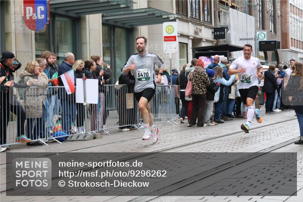 05.10.2025 - 20. swb-Marathon Bremen Strokosch-Dieckow http://msf.ph/oto/9296262 05.10.2025 12:58:45 Ziel 2130, 2385, 3219, 3391, 3435, 3580, 4158, 4664, 5470, 5495, 5908, 6224, 6423, 8053, 2130, 2385, 3219, 3391, 3435, 3580, 4158, 4664, 5470, 5495, 5908, 6224, 6423, 8053 meine-sportfotos.de