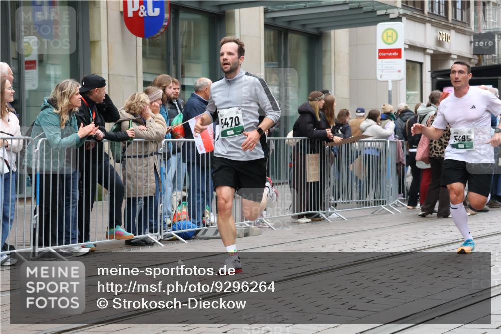 05.10.2025 - 20. swb-Marathon Bremen Strokosch-Dieckow http://msf.ph/oto/9296264 05.10.2025 12:58:45 Ziel 2130, 2385, 3219, 3391, 3435, 3580, 4158, 4664, 5470, 5495, 5908, 6224, 6423, 8053, 2130, 2385, 3219, 3391, 3435, 3580, 4158, 4664, 5470, 5495, 5908, 6224, 6423, 8053 meine-sportfotos.de