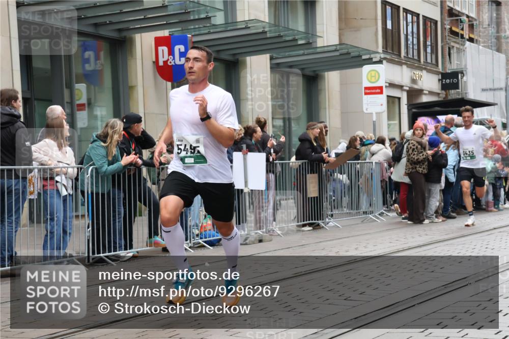 05.10.2025 - 20. swb-Marathon Bremen Strokosch-Dieckow http://msf.ph/oto/9296267 05.10.2025 12:58:47 Ziel 623, 2130, 2385, 3219, 3391, 3435, 4158, 4664, 5470, 5495, 5908, 6224, 6423, 8053, 623, 2130, 2385, 3219, 3391, 3435, 4158, 4664, 5470, 5495, 5908, 6224, 6423, 8053 meine-sportfotos.de
