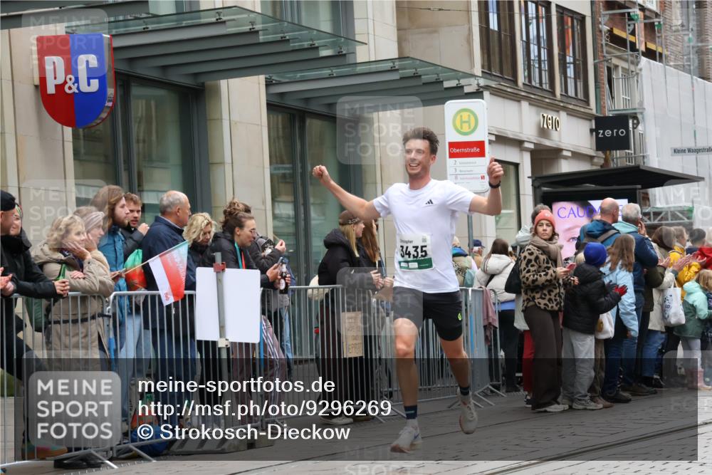 05.10.2025 - 20. swb-Marathon Bremen Strokosch-Dieckow http://msf.ph/oto/9296269 05.10.2025 12:58:48 Ziel 623, 2130, 2385, 3219, 3391, 3435, 4158, 4664, 5470, 5495, 5908, 6224, 6423, 8053, 623, 2130, 2385, 3219, 3391, 3435, 4158, 4664, 5470, 5495, 5908, 6224, 6423, 8053 meine-sportfotos.de