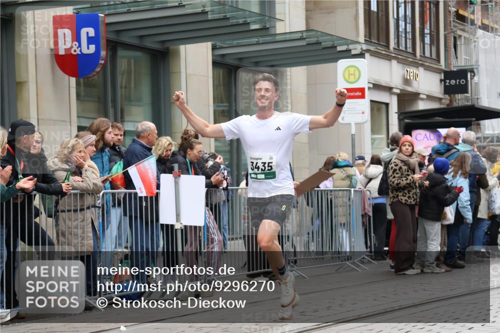 05.10.2025 - 20. swb-Marathon Bremen Strokosch-Dieckow http://msf.ph/oto/9296270 05.10.2025 12:58:48 Ziel 623, 2130, 2385, 3219, 3391, 3435, 4158, 4664, 5470, 5495, 5908, 6224, 6423, 8053, 623, 2130, 2385, 3219, 3391, 3435, 4158, 4664, 5470, 5495, 5908, 6224, 6423, 8053 meine-sportfotos.de