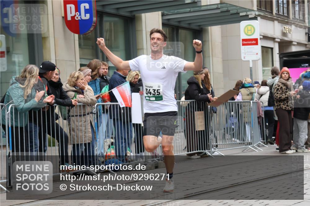 05.10.2025 - 20. swb-Marathon Bremen Strokosch-Dieckow http://msf.ph/oto/9296271 05.10.2025 12:58:48 Ziel 623, 2130, 2385, 3219, 3391, 3435, 4158, 4664, 5470, 5495, 5908, 6224, 6423, 8053, 623, 2130, 2385, 3219, 3391, 3435, 4158, 4664, 5470, 5495, 5908, 6224, 6423, 8053 meine-sportfotos.de