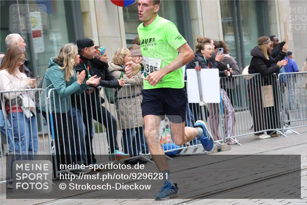 05.10.2025 - 20. swb-Marathon Bremen Strokosch-Dieckow http://msf.ph/oto/9296281 05.10.2025 12:58:58 Ziel 623, 945, 2130, 2385, 3219, 3391, 4158, 4631, 4664, 5908, 6224, 6423, 6912, 7834, 9095, 623, 945, 2130, 2385, 3219, 3391, 4158, 4631, 4664, 5908, 6224, 6423, 6912, 7834, 9095 meine-sportfotos.de