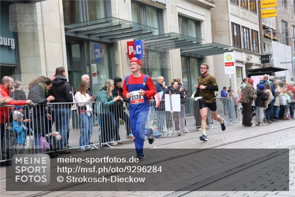 05.10.2025 - 20. swb-Marathon Bremen Strokosch-Dieckow http://msf.ph/oto/9296284 05.10.2025 12:58:59 Ziel 623, 945, 2130, 2385, 2967, 3219, 3391, 4158, 4369, 4631, 5908, 6224, 6423, 6912, 7834, 9095, 623, 945, 2130, 2385, 2967, 3219, 3391, 4158, 4369, 4631, 5908, 6224, 6423, 6912, 7834, 9095 meine-sportfotos.de