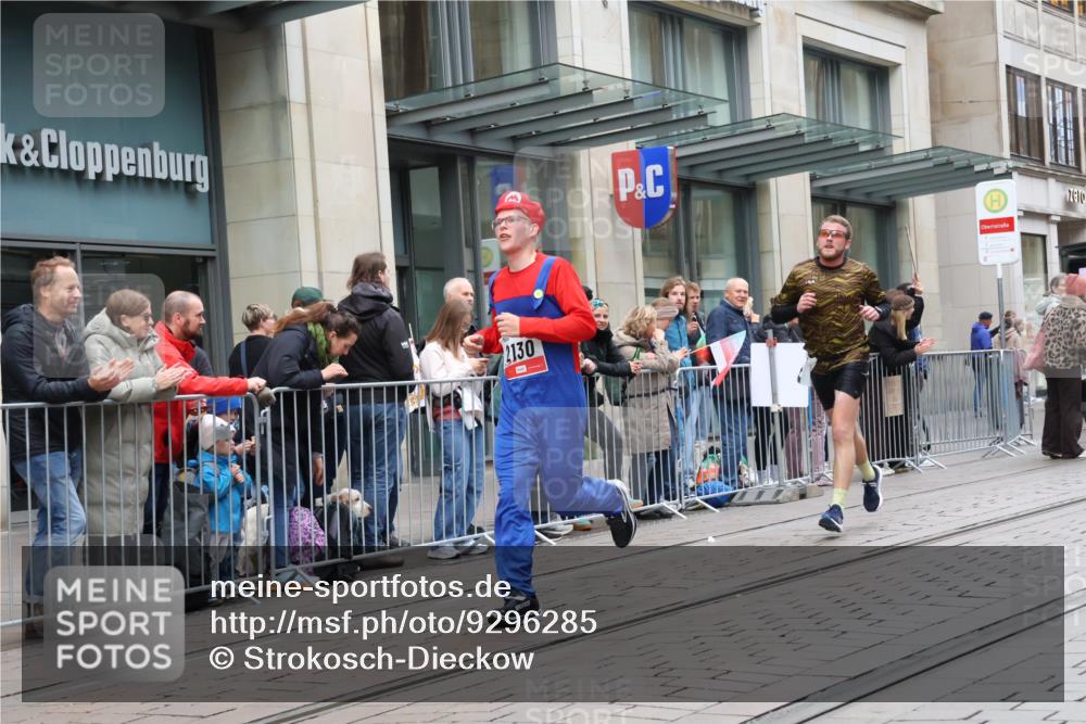 05.10.2025 - 20. swb-Marathon Bremen Strokosch-Dieckow http://msf.ph/oto/9296285 05.10.2025 12:59:00 Ziel 623, 945, 2130, 2385, 2967, 3219, 3391, 4158, 4369, 4631, 5908, 6224, 6423, 6912, 7834, 9095, 623, 945, 2130, 2385, 2967, 3219, 3391, 4158, 4369, 4631, 5908, 6224, 6423, 6912, 7834, 9095 meine-sportfotos.de