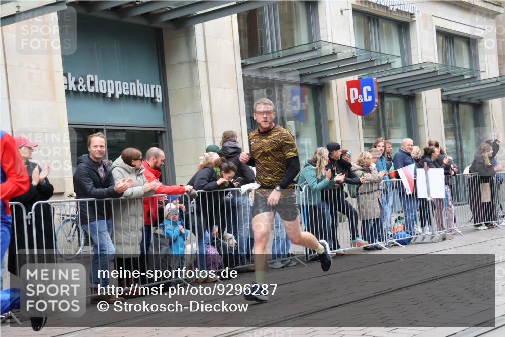 05.10.2025 - 20. swb-Marathon Bremen Strokosch-Dieckow http://msf.ph/oto/9296287 05.10.2025 12:59:01 Ziel 623, 945, 2130, 2385, 2967, 3219, 3391, 4158, 4369, 4631, 5908, 6224, 6423, 6912, 7834, 9095, 623, 945, 2130, 2385, 2967, 3219, 3391, 4158, 4369, 4631, 5908, 6224, 6423, 6912, 7834, 9095 meine-sportfotos.de